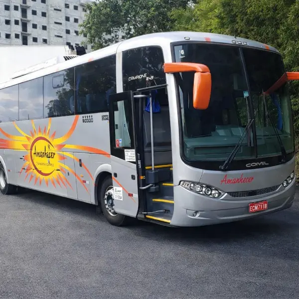 Ônibus executivo da frota Amanhecer Transportes